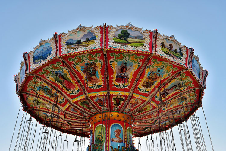 Giessen city festival Chain carousel at the Giessen city festival